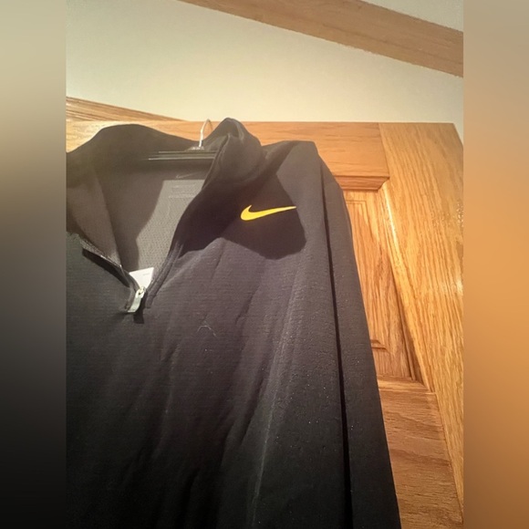 Women’s - Nike - Dri-Fit - Quarter Zip - Picture 7 of 11